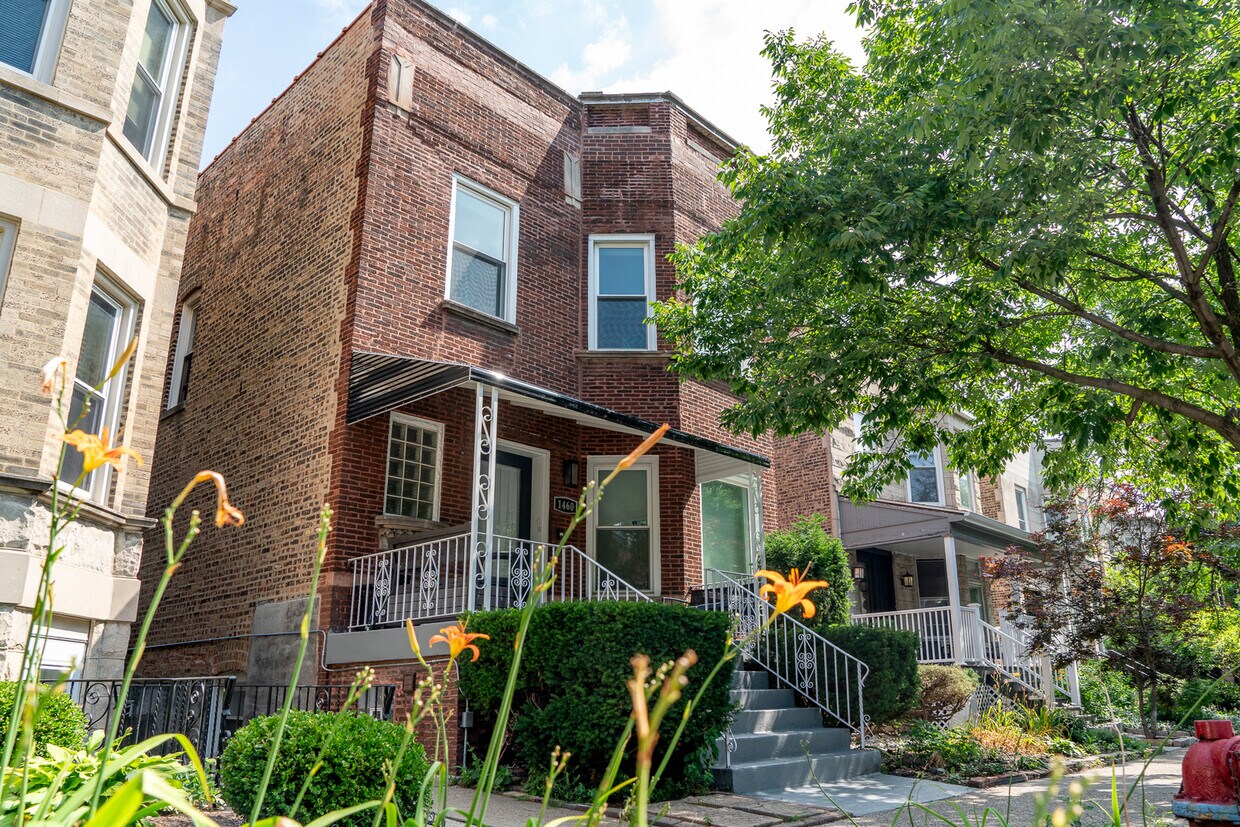 Primary Photo - 1460 W Foster Ave