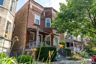 Building Photo - 1460 W Foster Ave
