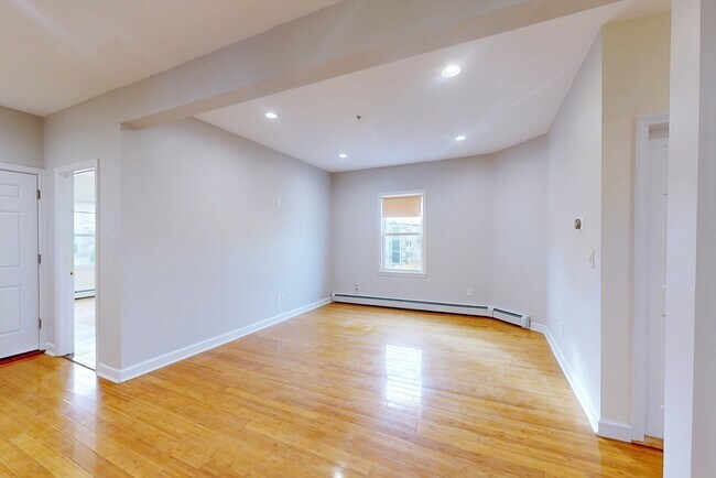 Building Photo - 7 Estella St