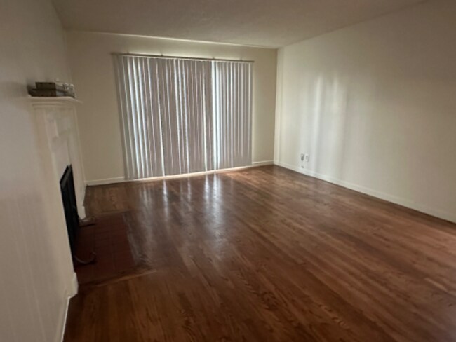 Building Photo - 15096 Costela St