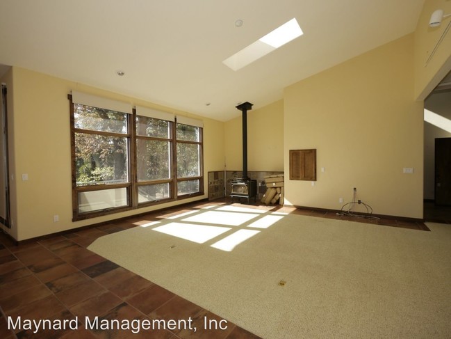 Foto del edificio - 25351 Mountain View Rd