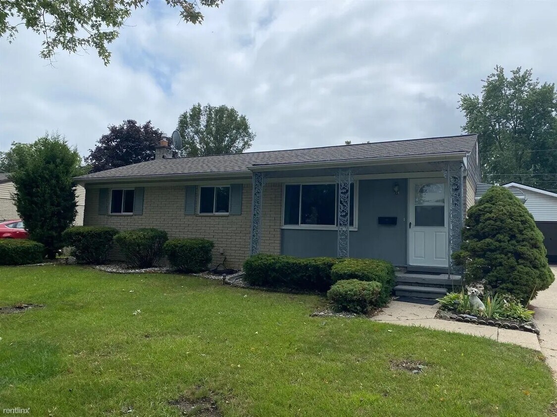 Photo - 208 Wallace Dr (Saline, MI)