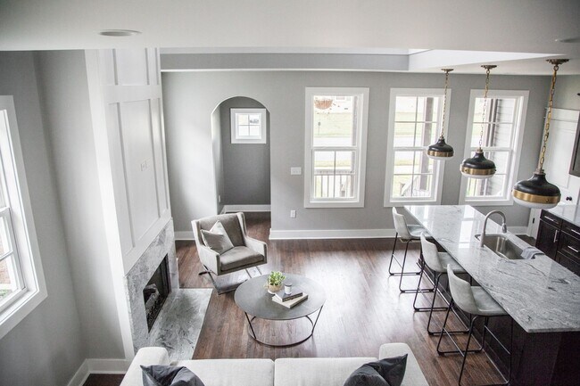 Foto del edificio - 3 Bed, 3.5 Bath Home w/ 2 Car Garage in East Nashville