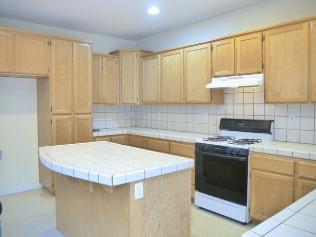 Building Photo - Excellent 2 Story House