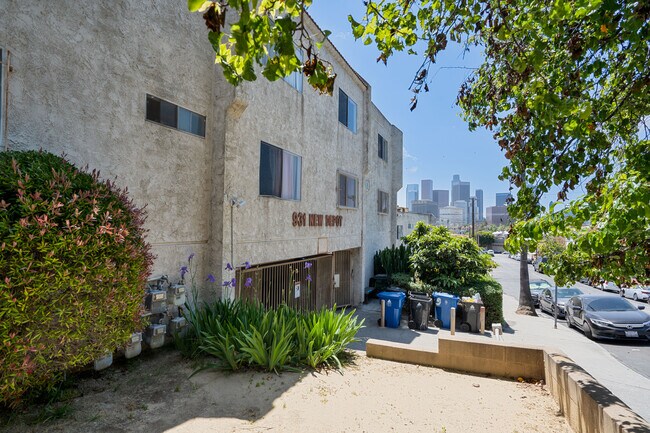 Building Photo - 931 New Depot St