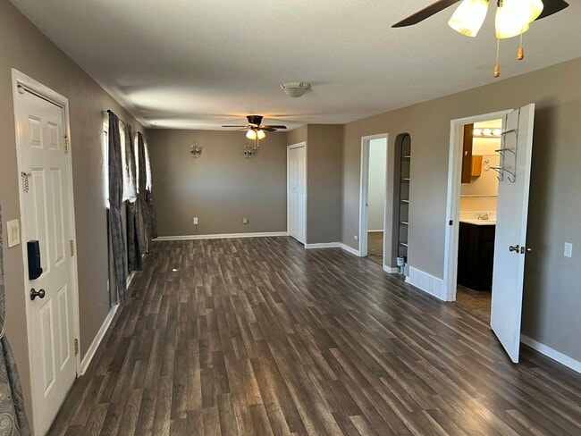 Building Photo - 3147 Skyview Ave