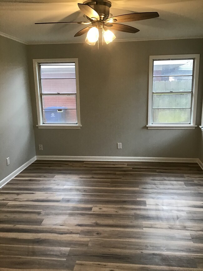Building Photo - 325 Levin Ln