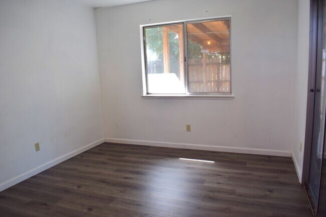 Building Photo - 5710 Livingston Ct
