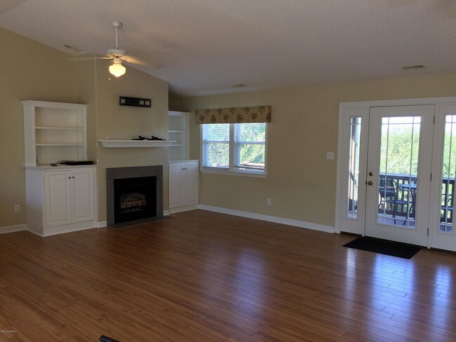 Building Photo - 5713 Landing Ct
