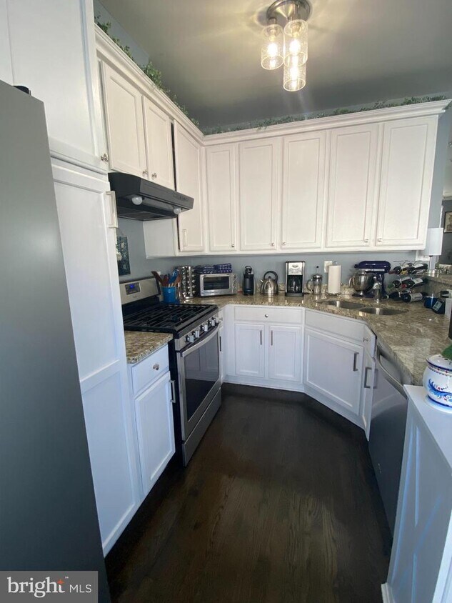 Foto principal - 6136 Madison Crest Ct