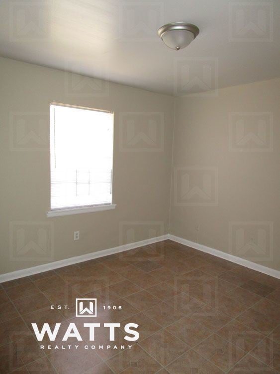 Building Photo - 1024 4th Ave W