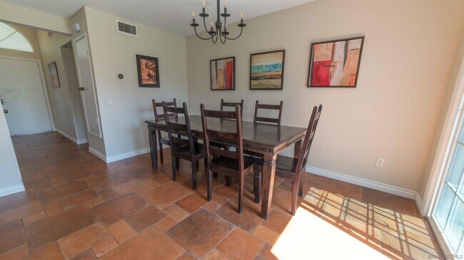 Foto del edificio - 3435 Crystal Wood Dr
