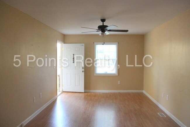 Building Photo - 743 Linden Green Dr
