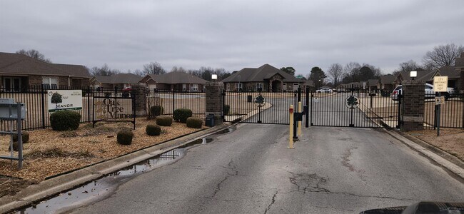 Building Photo - 901 Oaktree Manor Cir