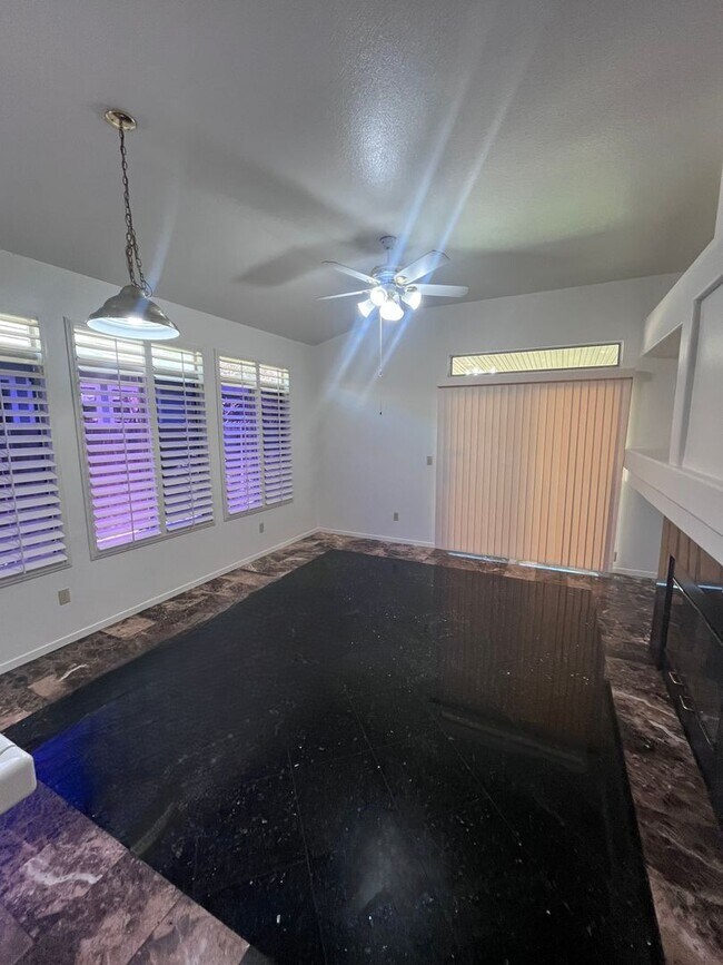 Foto del edificio - NICE 3 BEDROOM HOME IN ELK GROVE!!