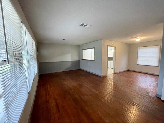 Foto del edificio - 2370 Hybrook Ln