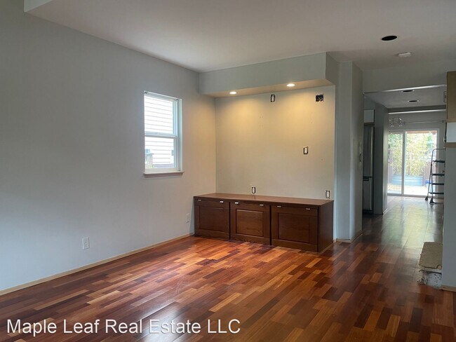 Foto del edificio - 3 br, 2.5 bath House - 2409 E Yesler Way