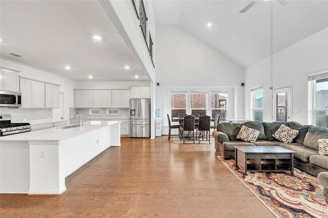 Building Photo - 133 Lenera Dr