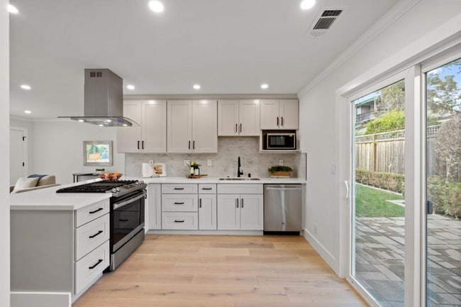 Building Photo - 242 Thurston St