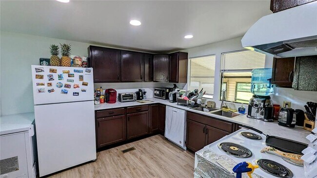 Foto del edificio - 5313 Johnson Ave
