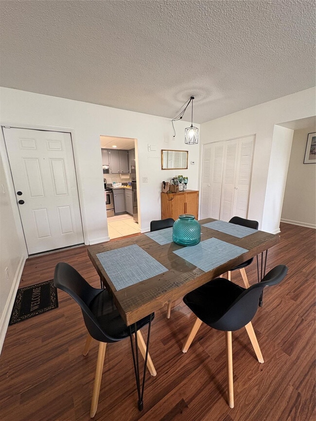 Building Photo - 101 SE 6th Ave