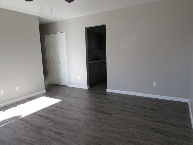 Building Photo - 1315 Kennedy Ave