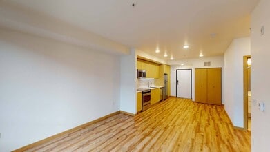 Interior Photo - CityLine