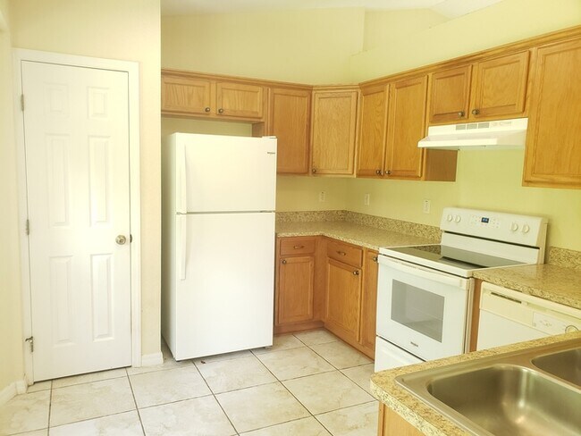 Foto del edificio - 6682 Hemlock Rd
