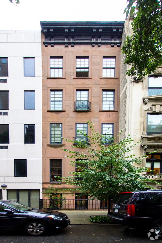 Primary Photo - 20 E 81st St