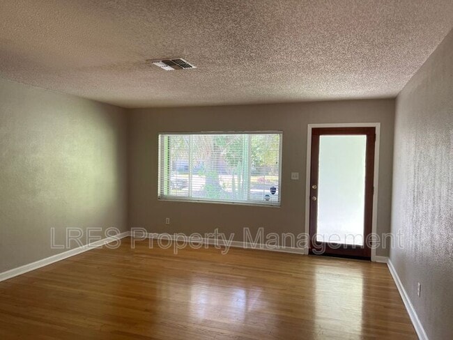 Photo - 625 Bryn Mawr St House