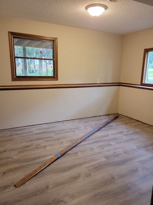 Building Photo - 4 bedroom Twin home