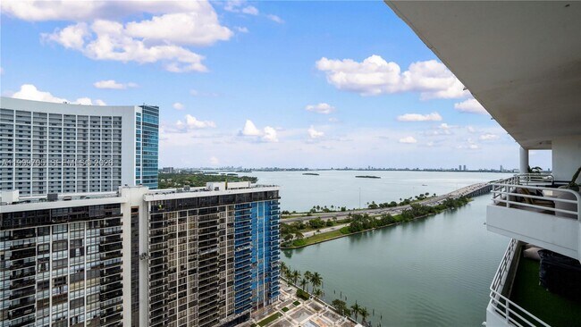 Building Photo - 555 NE 34th St