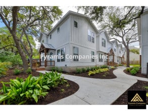 Building Photo - 200 Melrose Pl