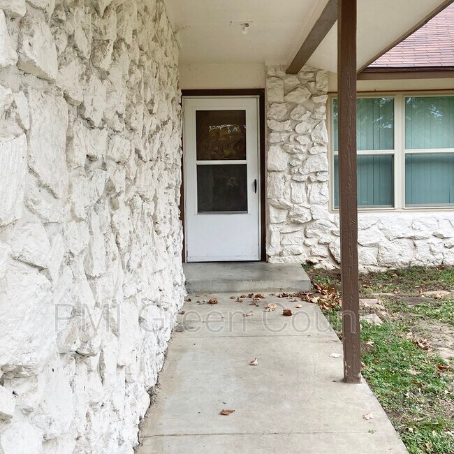 Building Photo - 320 W Quantico St