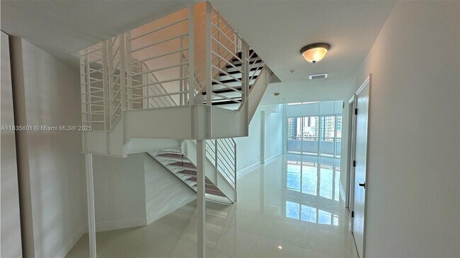 Foto del edificio - 60 SW 13th St