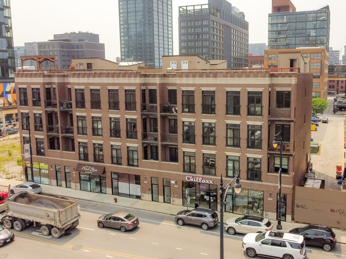 Primary Photo - 220 N Halsted St
