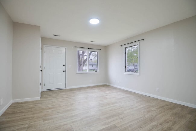 Sala de estar - 4934 Robin Dr