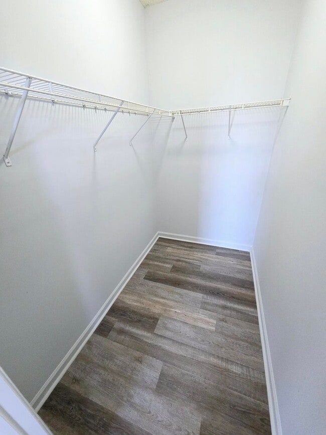 Building Photo - NEW LISTING: Stunning 3 Bed, 2 Bath Condo in Burlington!