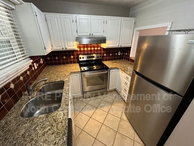 Foto del edificio - 300 E Park Ave