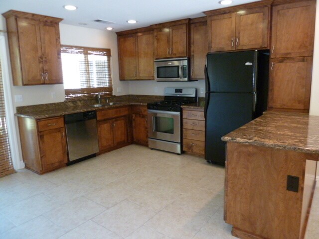 Foto del edificio - 2 Bedroom House + HUGE Studio/Office
