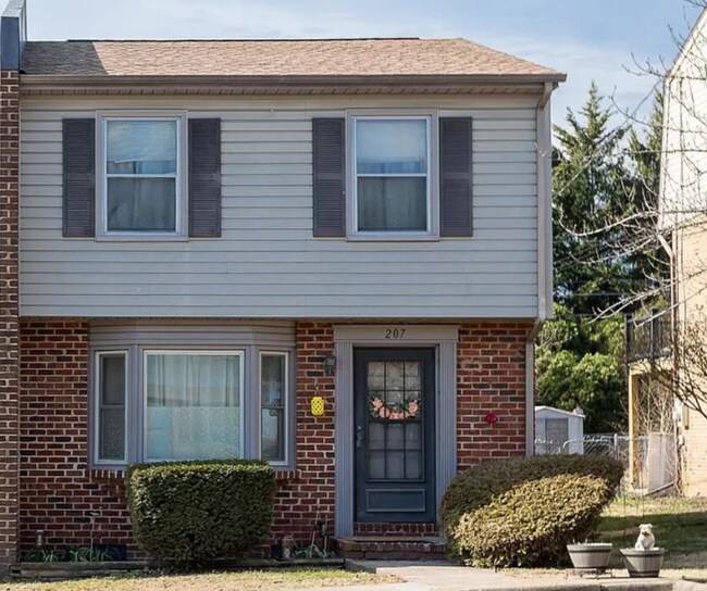 Foto del edificio - 207 Wakefield Pl