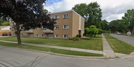 Building Photo - 7 Vimy Crescent