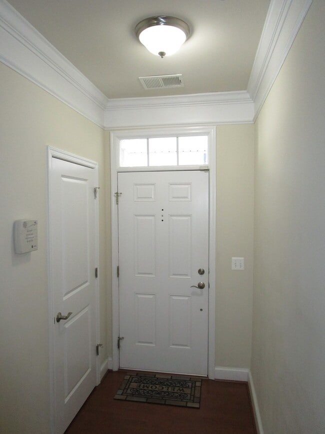 Building Photo - Gorgeous 4BR/3.5BA Townhouse in Ellicott C...