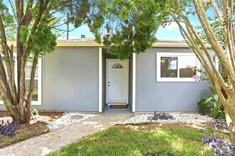 Building Photo - 16007 Ridgegreen Dr