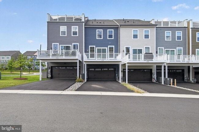 Photo - 1743 AUTUMN MAPLE LEAF DR Unit Townhome