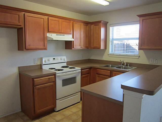 Kitchen - 608 Fleming St