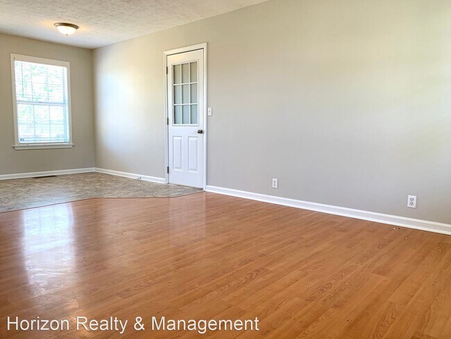Foto del edificio - 3 br, 1 bath House - 216 Golden Pond Ave