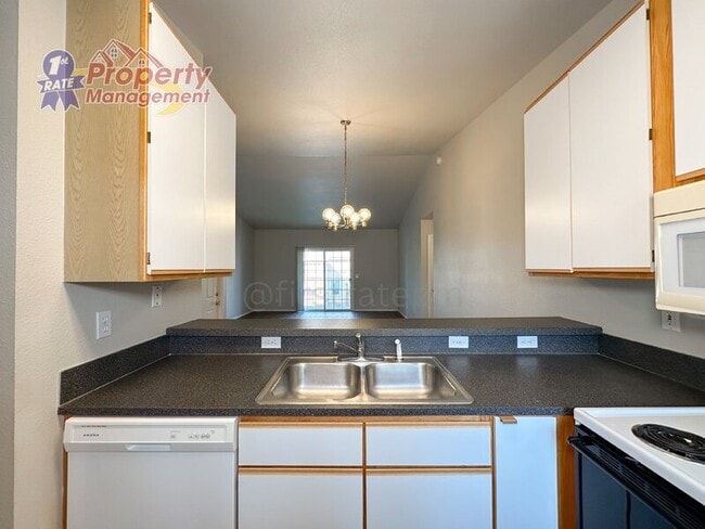 Building Photo - 40 E King St