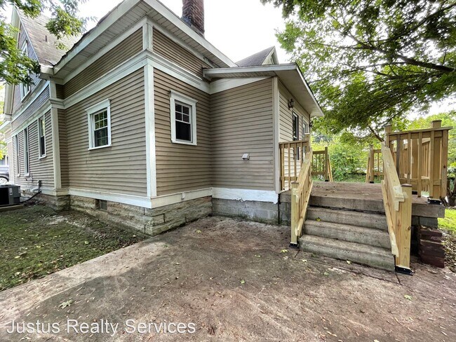 Building Photo - 2 br, 1 bath House - 203 N 10th