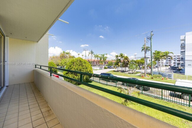 Foto del edificio - 8320 NW 8th St